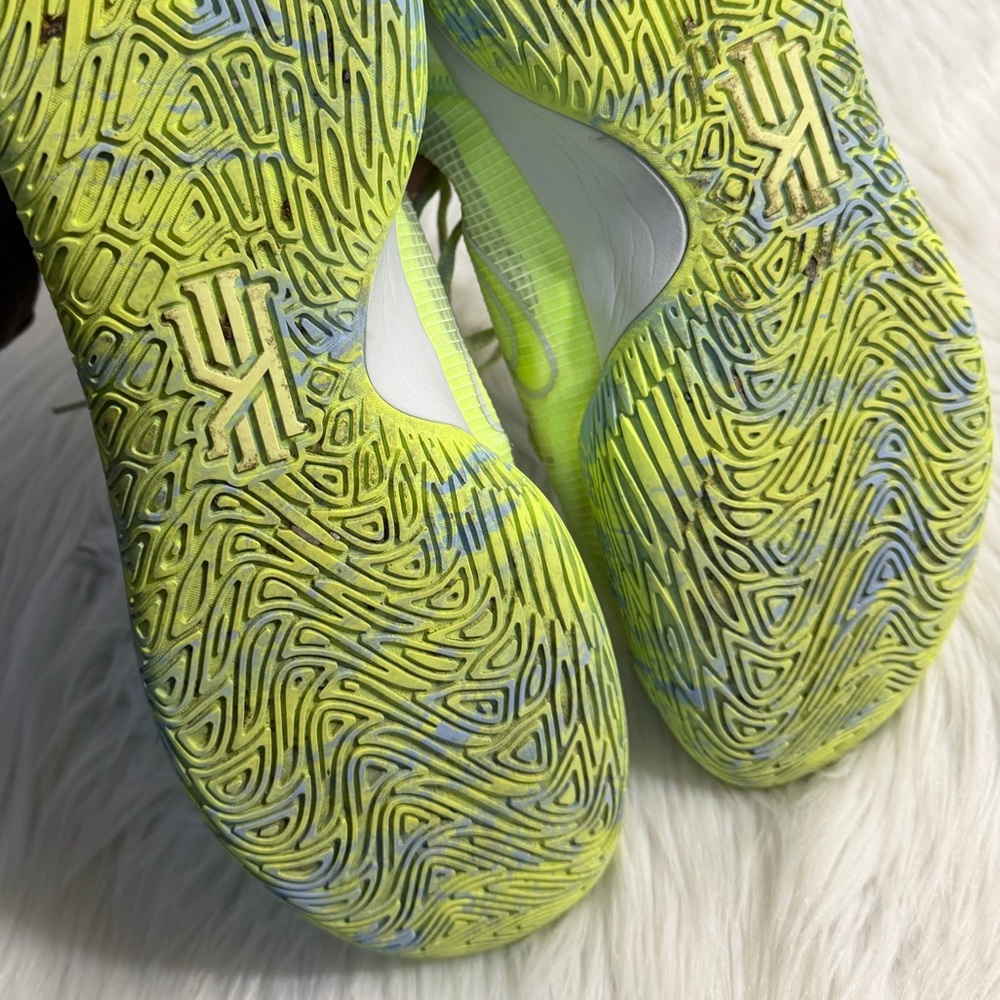 Nike Kyrie Flytrap 4 Barely Volt basketball Sneakers Size 14 - Picture 3 of 6